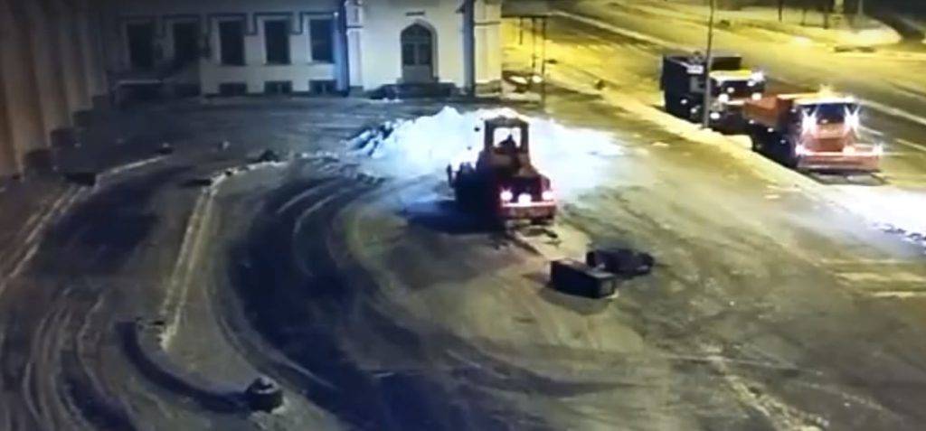 Памятник Штиглицу в Петергофе случайно снесли