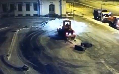 Памятник Штиглицу в Петергофе случайно снесли
