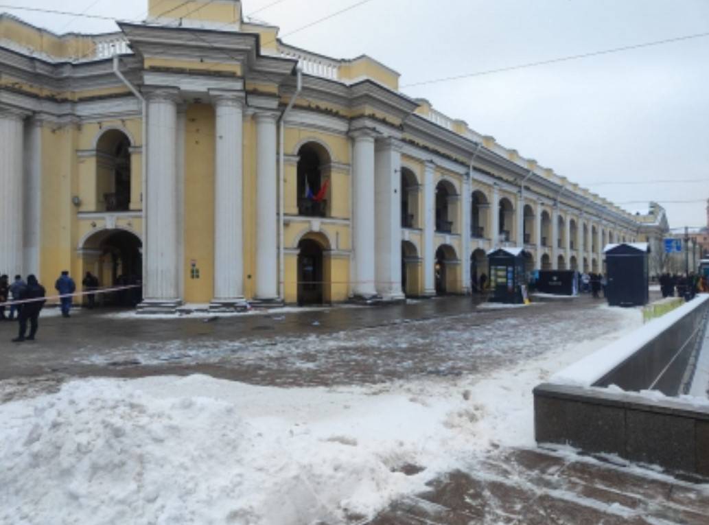 СК подтвердил сообщения о стрельбе в омоновца в центре Петербурга