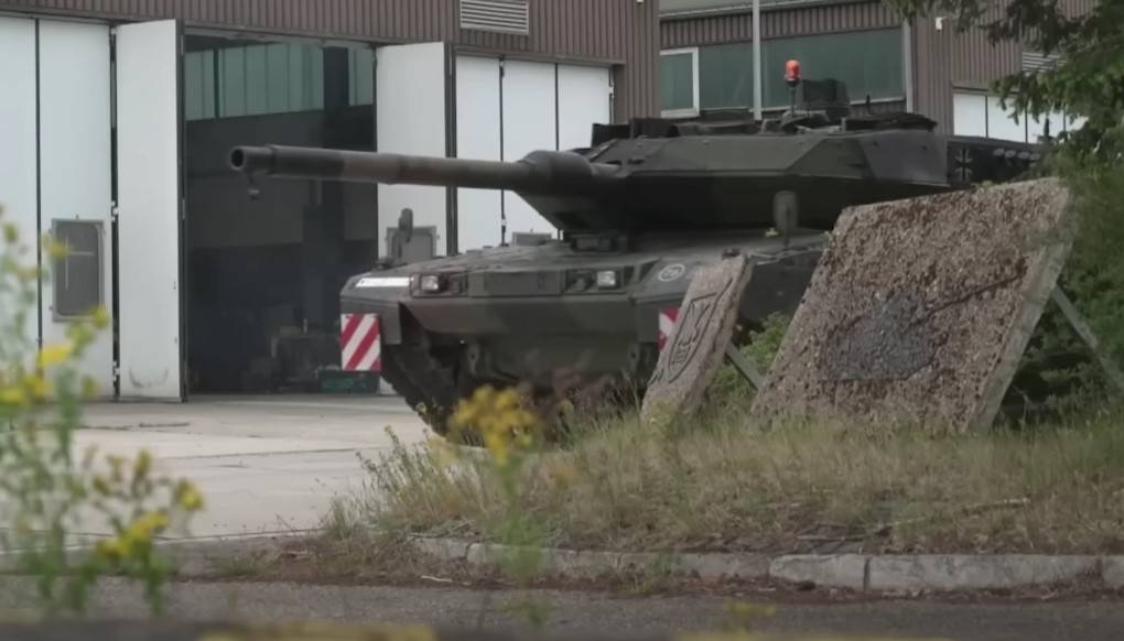 Польша в годовщину начала СВО передала Украине первые танки Leopard 2