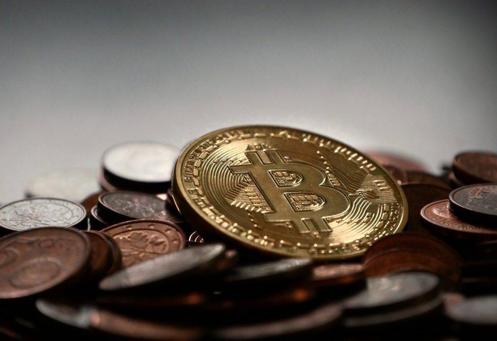 Биткоин снова поднялся в цене и теперь стоит дороже $28 000