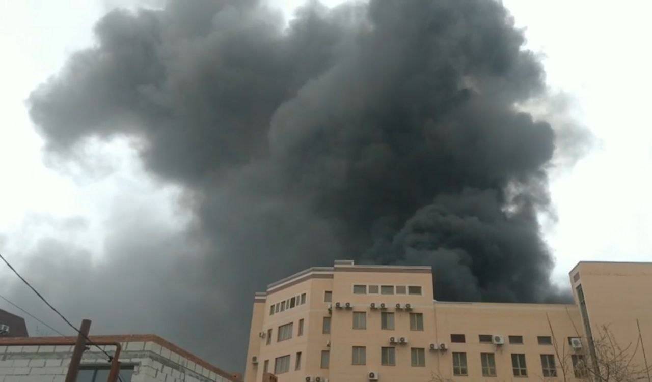 Пожар разгорелся на территории погрануправления ФСБ в Ростове-на-Дону