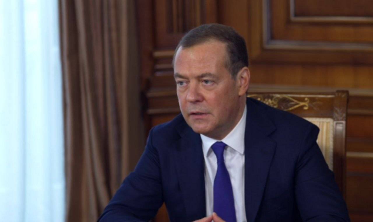 Медведев: Россия применит любое оружие, включая ядерное, в случае атаки Украины на Крым