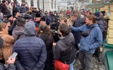 Верующие УПЦ не пустили в Киево-Печерскую лавру украинскую комиссию по инвентаризации