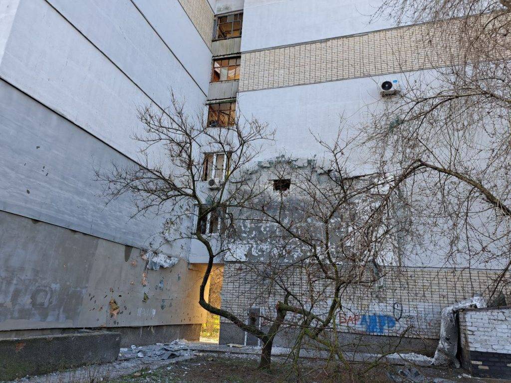 Магазины и жилые дома разрушены в Новой Каховке в результате массированного артудара ВСУ