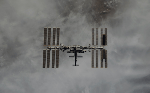 Грузовой космический корабль «Прогресс» спас МКС от космического мусора