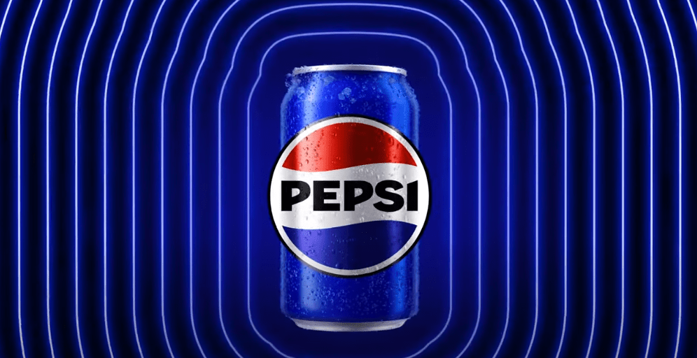 Американская компания PepsiCo впервые за 15 лет обновила логотип