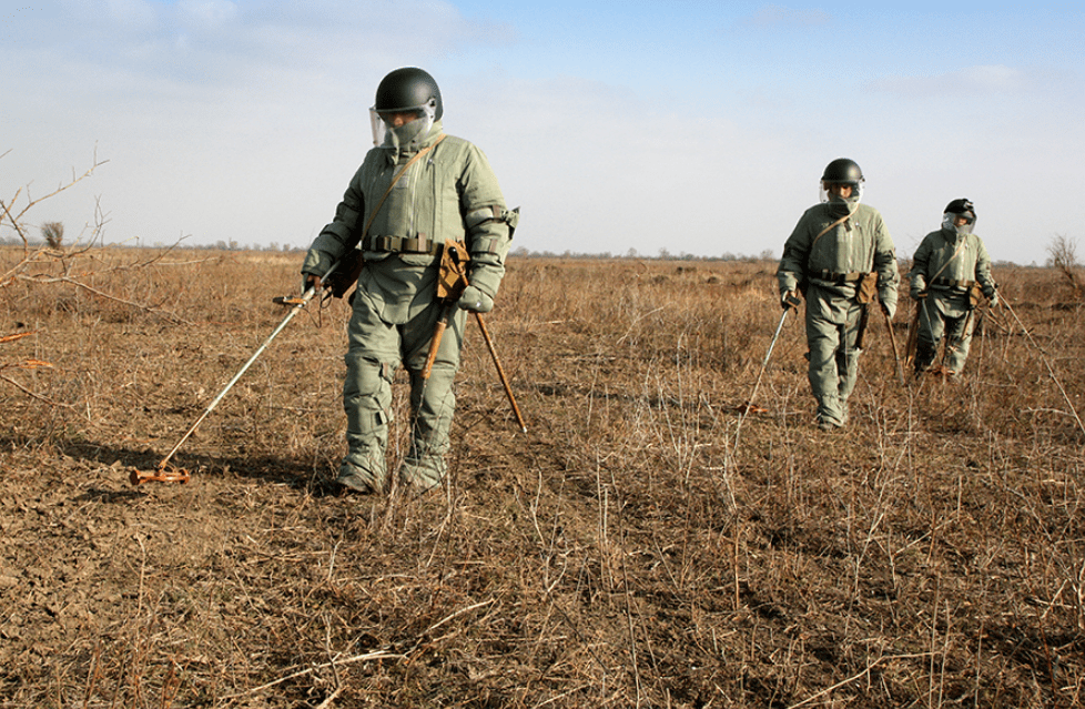 Четверо росгвардейцев подорвались на мине при зачистке территории у Сушан Брянской области