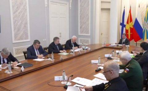 Медведев сообщил о проведенном в Петербурге совещании по набору контрактников на военную службу