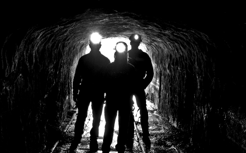 На Кузбассе из загоревшейся шахты вышли все 275 горняков