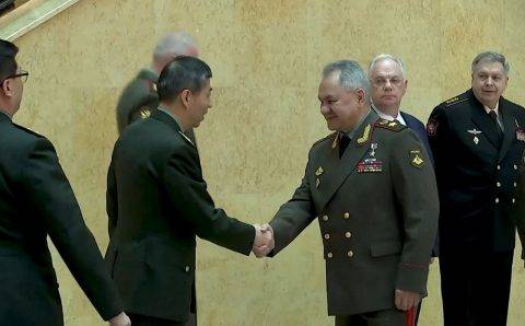 Министр обороны КНР Шанфу встретился с Шойгу и выразил надежду на хорошие отношения и личную дружбу