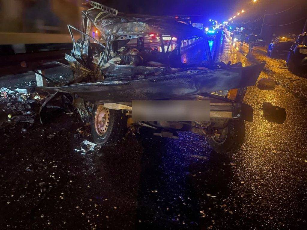Четверо человек погибли в ДТП с грузовиком на Киевском шоссе в Подмосковье