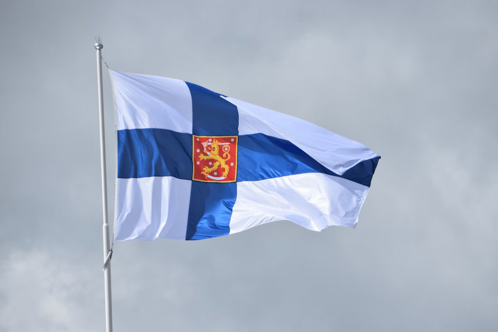Финляндия закрыла четыре из восьми погранпунктов с РФ из-за потока беженцев