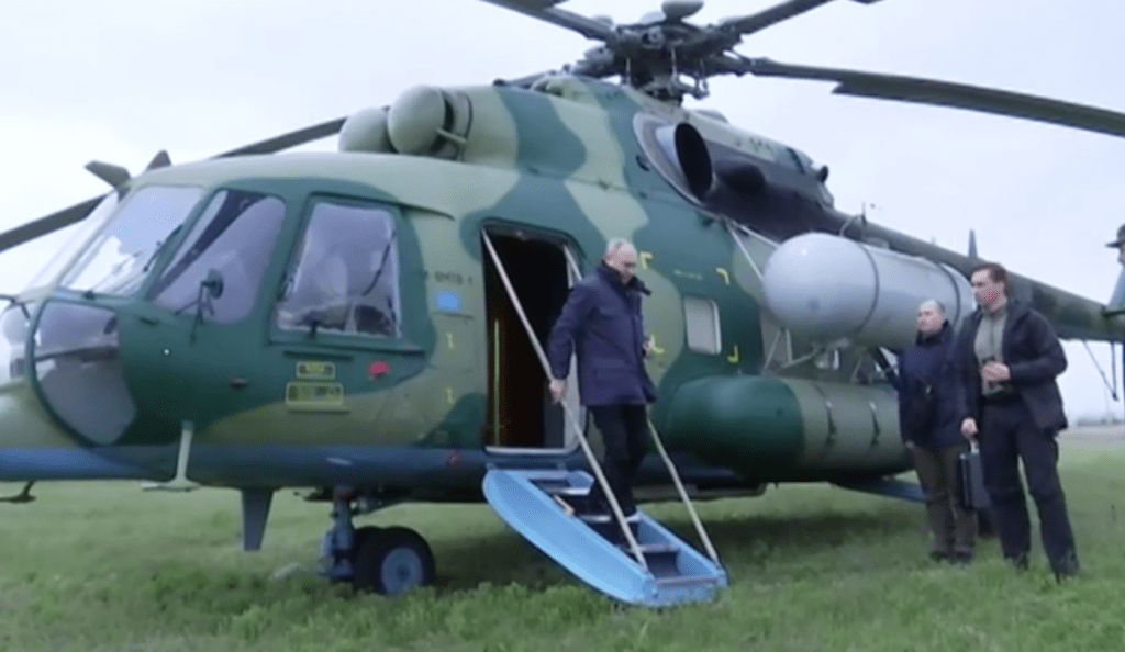 Владимир Путин прибыл в штабы группировки войск «Днепр» и нацгвардии «Восток»