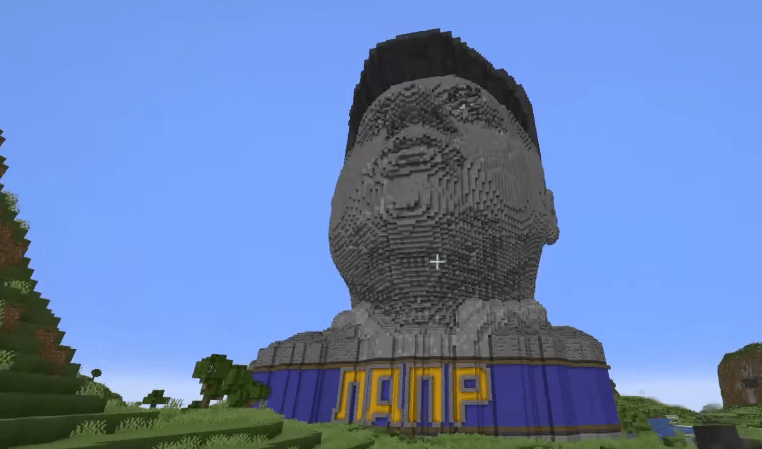 Двухсотметровый памятник Жириновскому построили во вселенной Minecraft