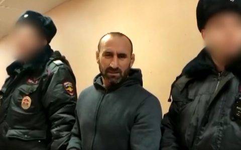 Суд Петербурга арестовал водителя за оскорбления в адрес русских и христиан, а также за нападение на полицейского