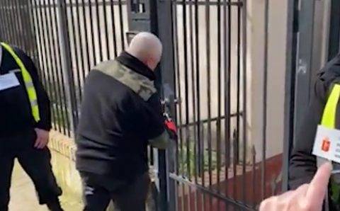 Россия выразит протест Польше в ответ на вторжение властей республики в школу при посольстве РФ