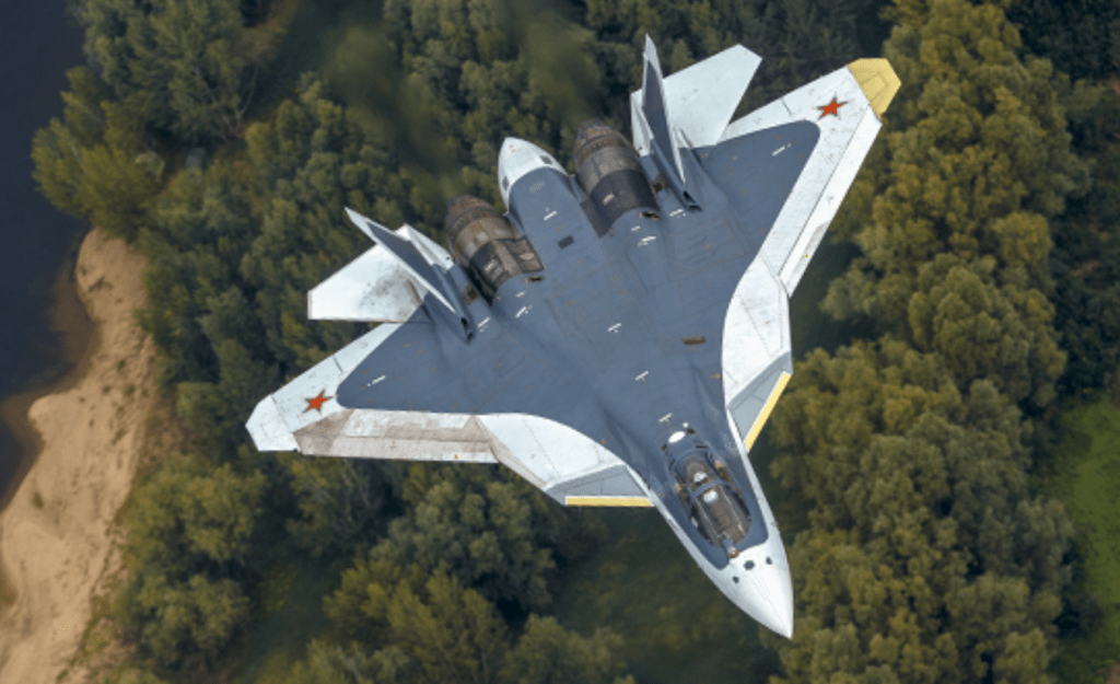 Ростех анонсировал расширение авиапарка истребителей пятого поколения Су-57