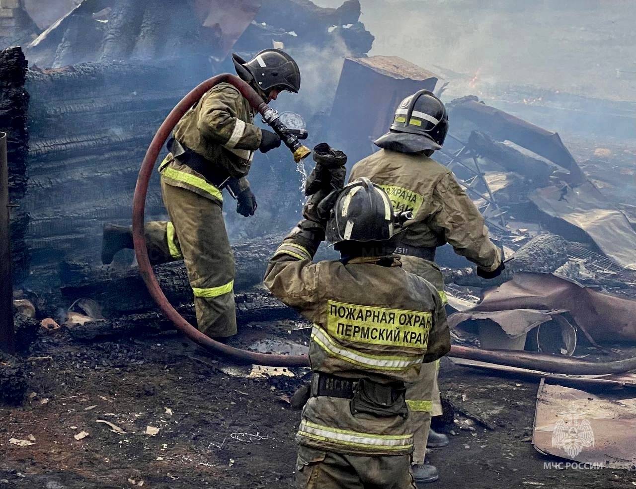 СК возбудил дело после гибели сразу четырёх человек при пожаре в Пермском крае