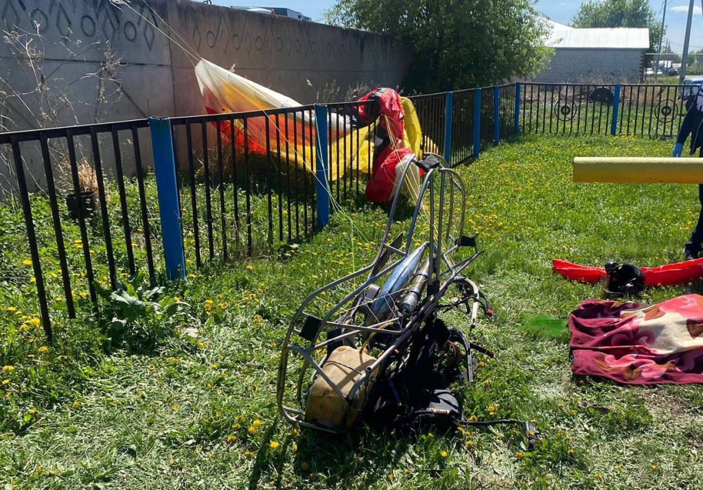 Пилот скончался при падении мотопараплана в Заинском районе Татарстана