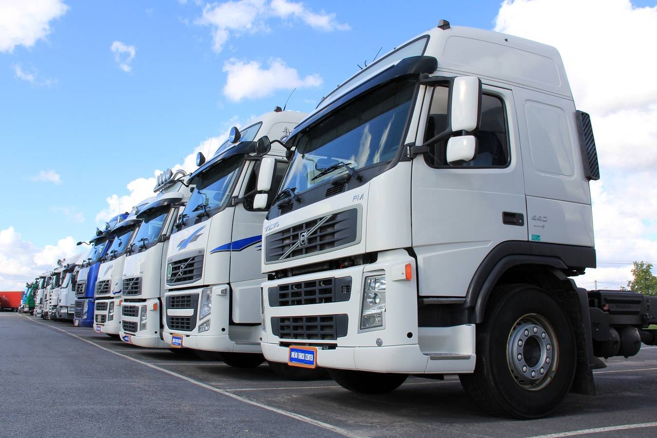 Правительство РФ определило пункты пропуска с электронной очередью для грузовиков