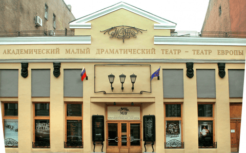Вход в Театр Европы в Петербурге опечатали из-за нарушения санитарных норм