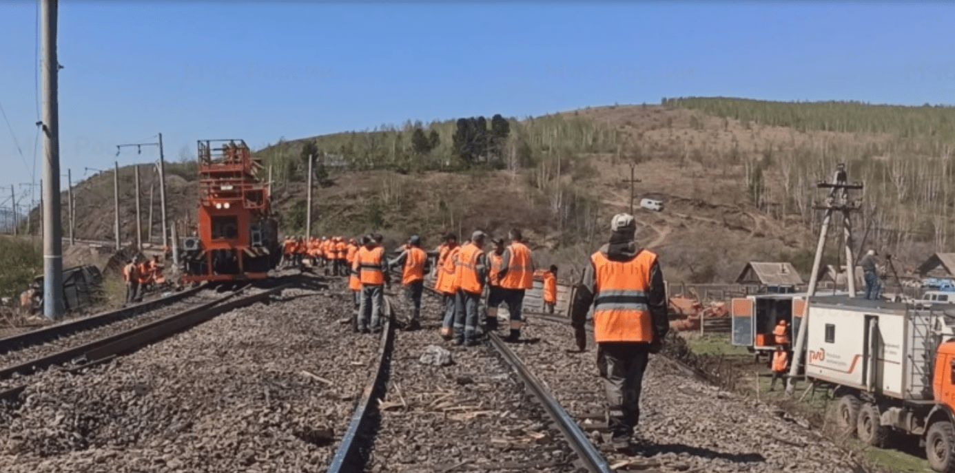 В Забайкалье восстановили движение поездов по четному пути после схода вагонов с рельсов
