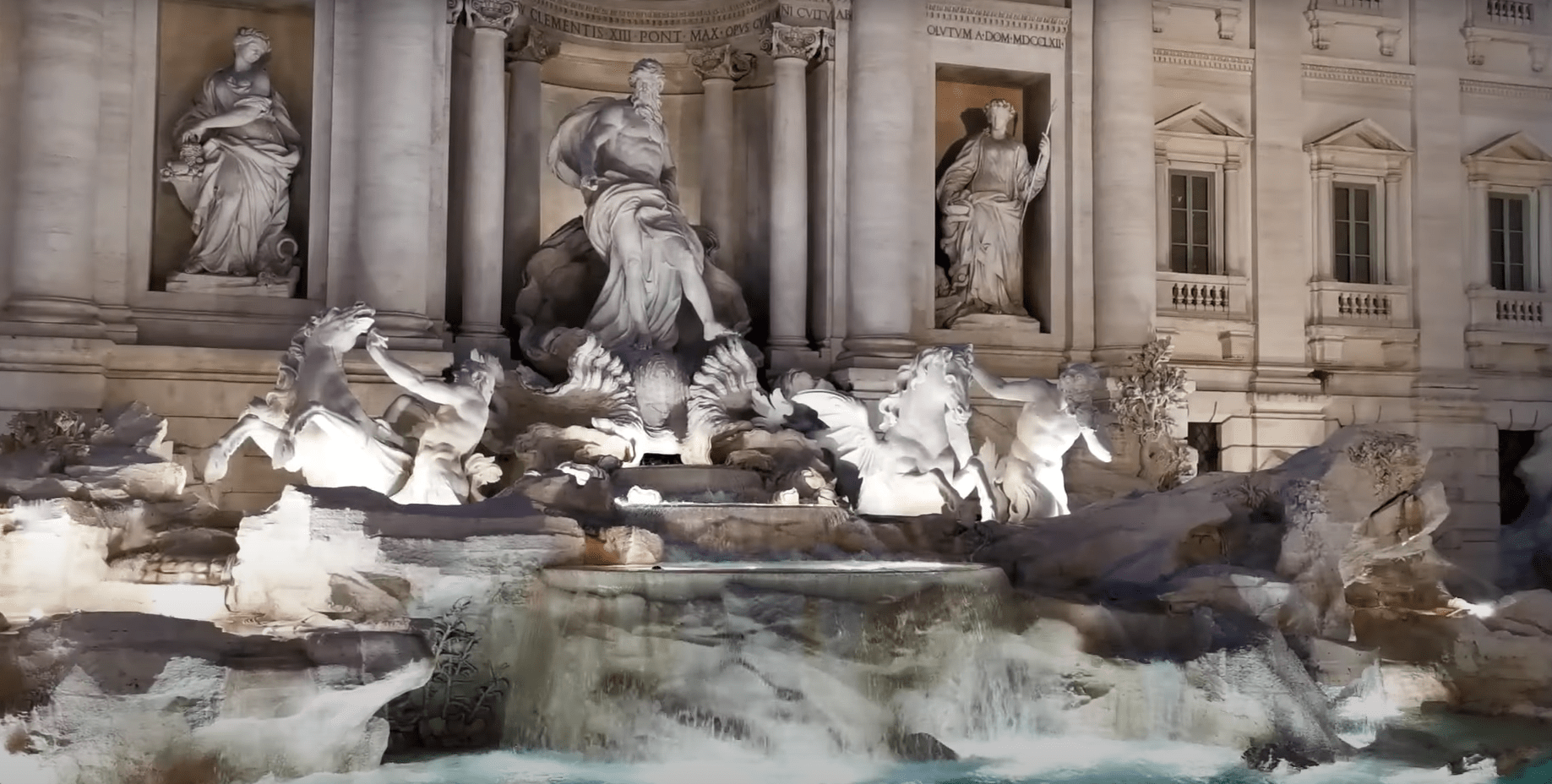 Экоактивисты «Последнего поколения» вылили черную краску в римский фонтан Треви