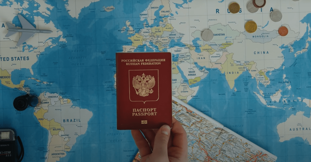 МИД опроверг слухи о готовящемся запрете на замену паспортов РФ за границей