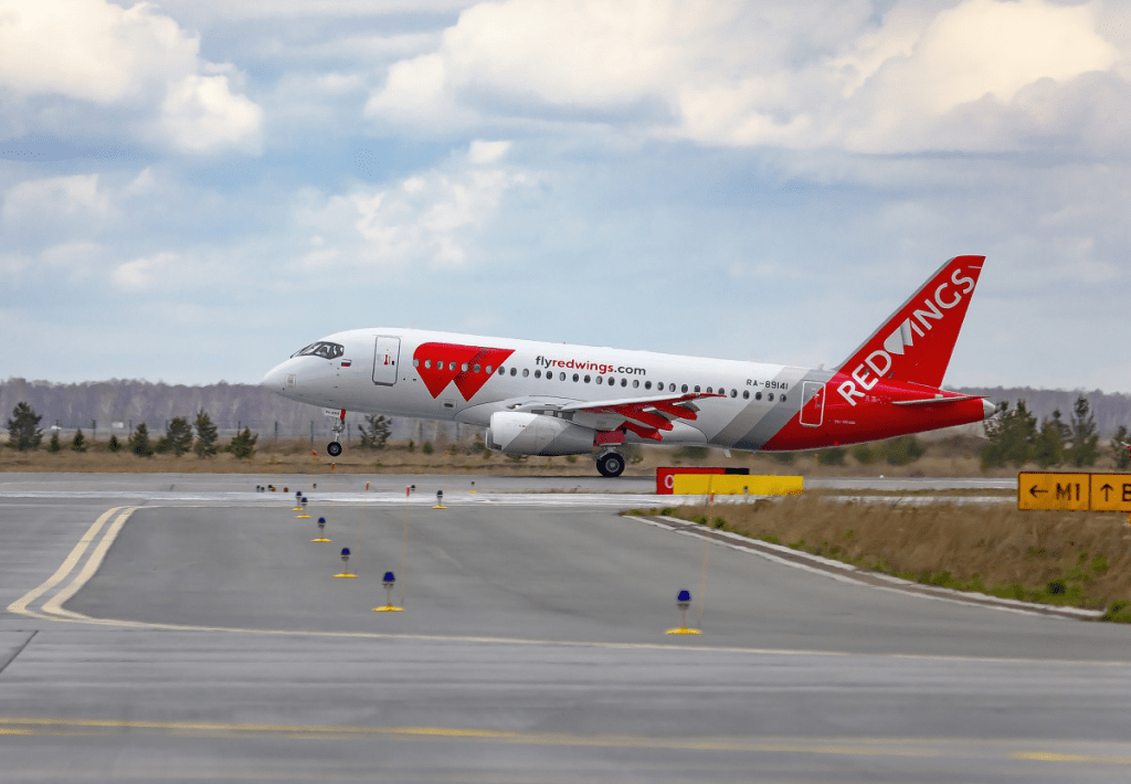 Шасси отказало у самолёта Red Wings при посадке в аэропорту Екатеринбурга