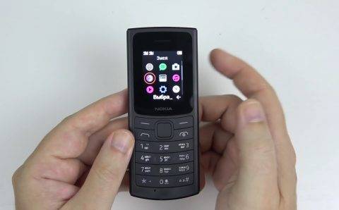 Спустя два года вышла обновленная версия кнопочного телефона Nokia 110 4G со «Змейкой» и фонариком