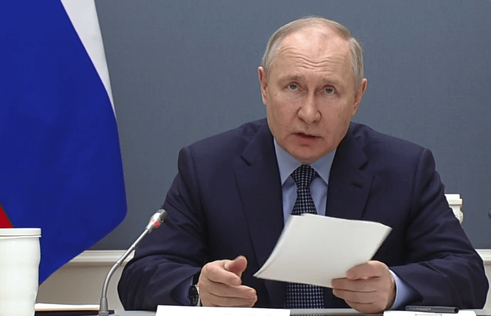 Путин поручил правительству и Госдуме обеспечить выплаты детских пособий
