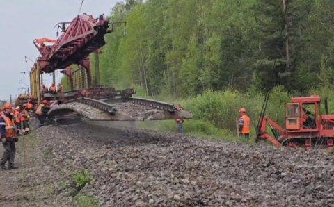 Рабочие РЖД демонтировали участок железнодорожного пути Брянской области, где взорвался грузовой поезд