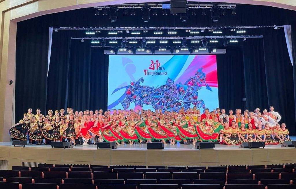 На международном фестивале «Русь танцевальная» сотни коллективов сплясали народный танец по видеосвязи