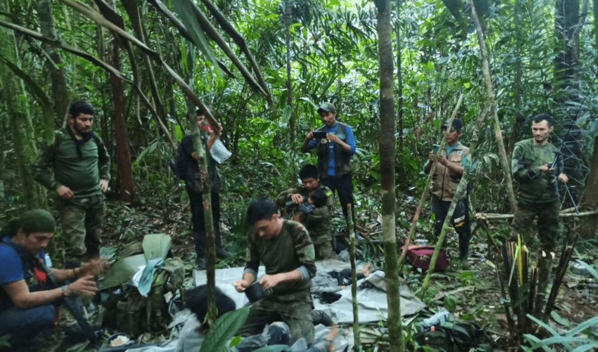 Президент Колумбии Петро: четверо затерявшихся в джунглях после крушения самолёта детей найдены живыми