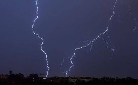 Приехавший на рынок в Краснодаре крымчанин мгновенно погиб от удара молнии в голову