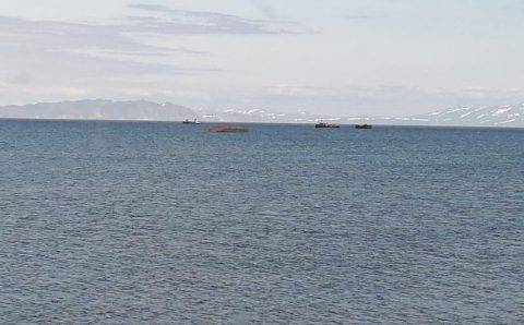Грузовое судно без экипажа опрокинулось в бухте Гертнера Охотского моря