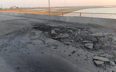 Аксёнов и Сальдо сообщили, что ВСУ ударили ракетами по соединяющим Крым с Херсонской областью мостам