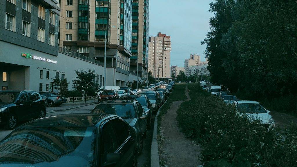 Число улиц с односторонним движением в Петроградском районе Петербурга выросло до 88 в связи платной парковкой