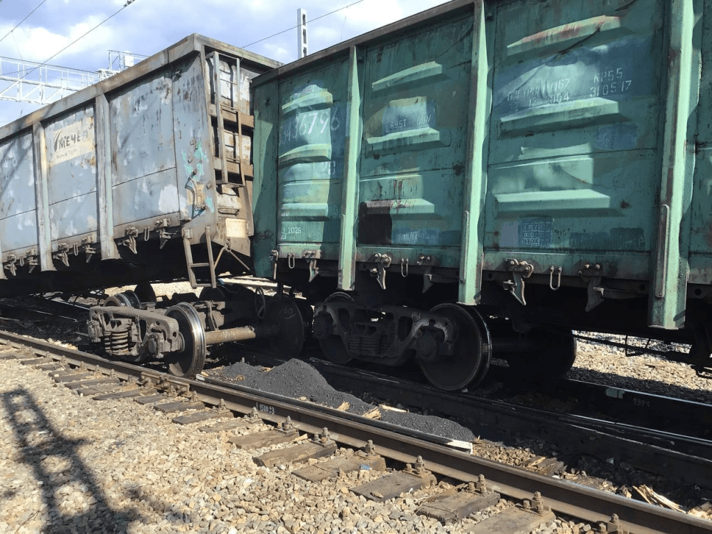 В Рязанской области 19 грузовых вагонов сошли с рельсов из-за вмешательства неустановленных лиц