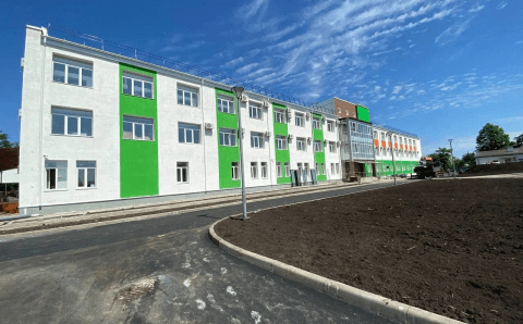 Строители завершили ремонт городской больницы в Волновахе