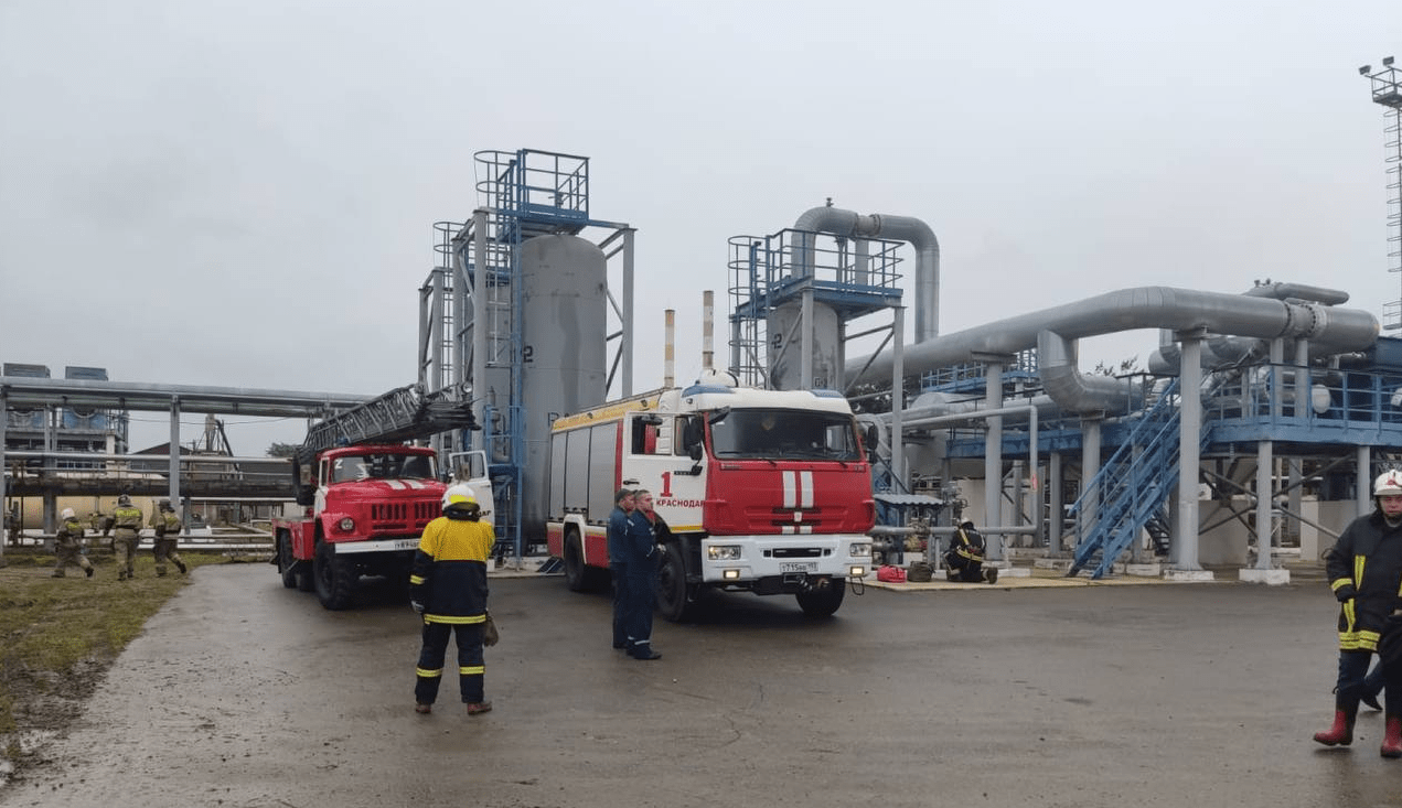 Пожарные потушили возгорание на Краснодарском нефтеперерабатывающем заводе