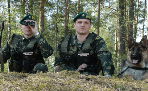 В Белоруссии пограничный наряд взорвал беспилотник ВСУ, выстрелив из автомата по закрепленной на нем взрывчатке