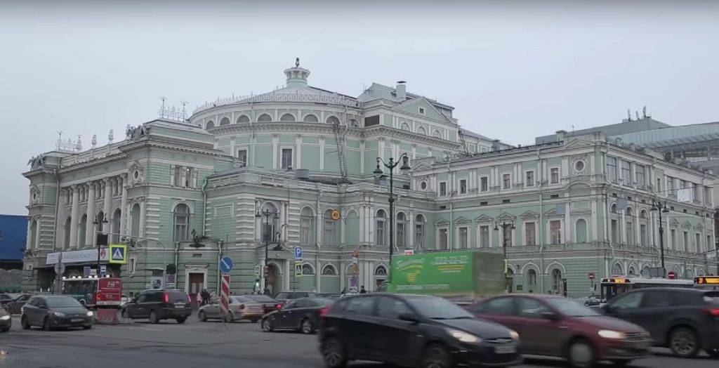 Суд на семь суток арестовал женщину, распылившую в зале Мариинского театра перцовый балончик