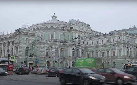 Суд на семь суток арестовал женщину, распылившую в зале Мариинского театра перцовый балончик