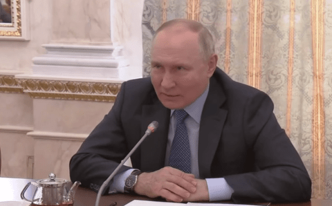 Президент России Путин: Необходимости вводить в стране военное положение нет
