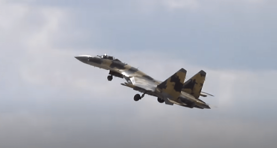 ВКС России пополнились новыми сверхманёвренными истребителями Су-35С