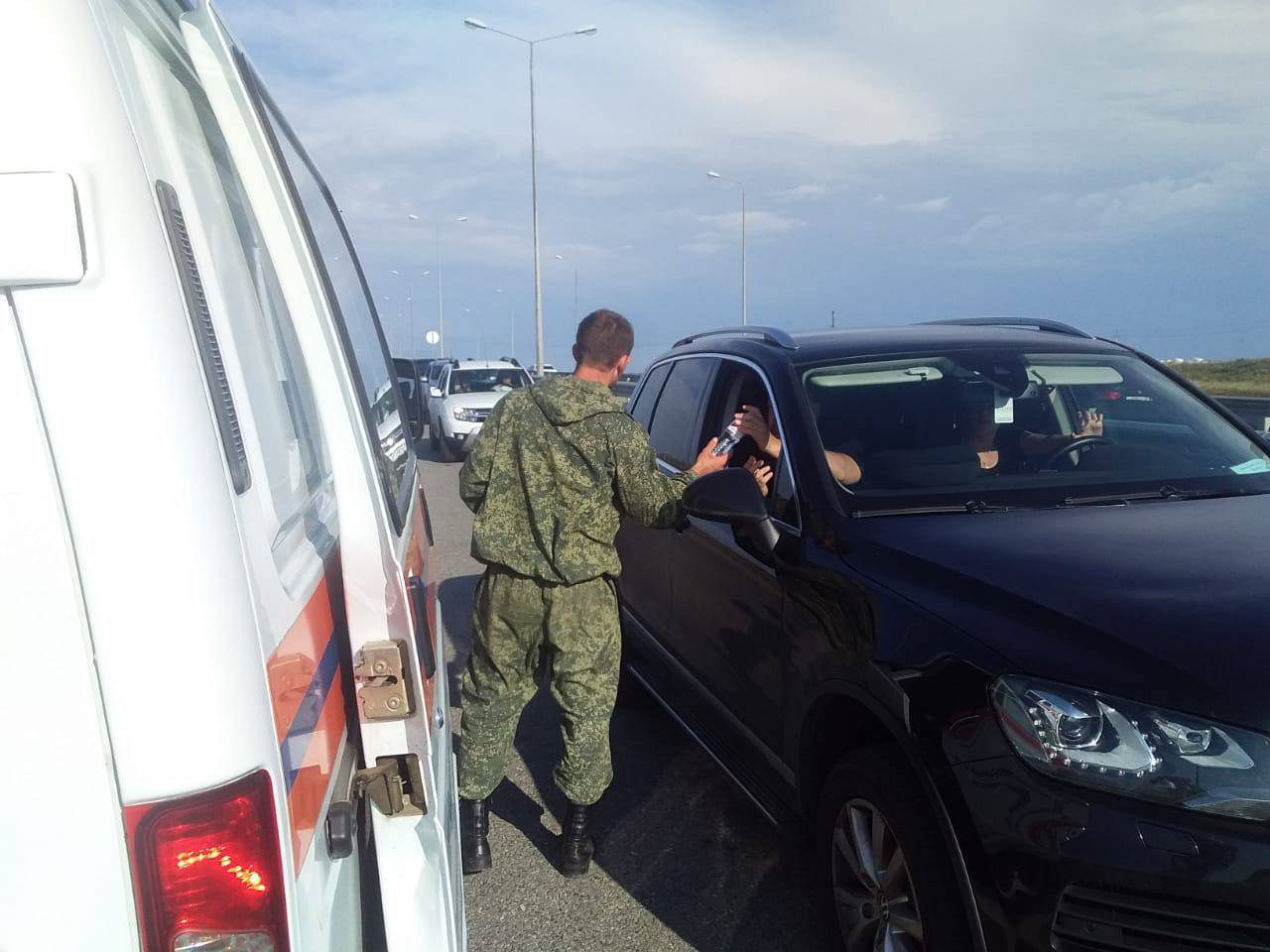 Пробка на Крымском мосту со стороны Краснодарского края растянулась до девяти километров