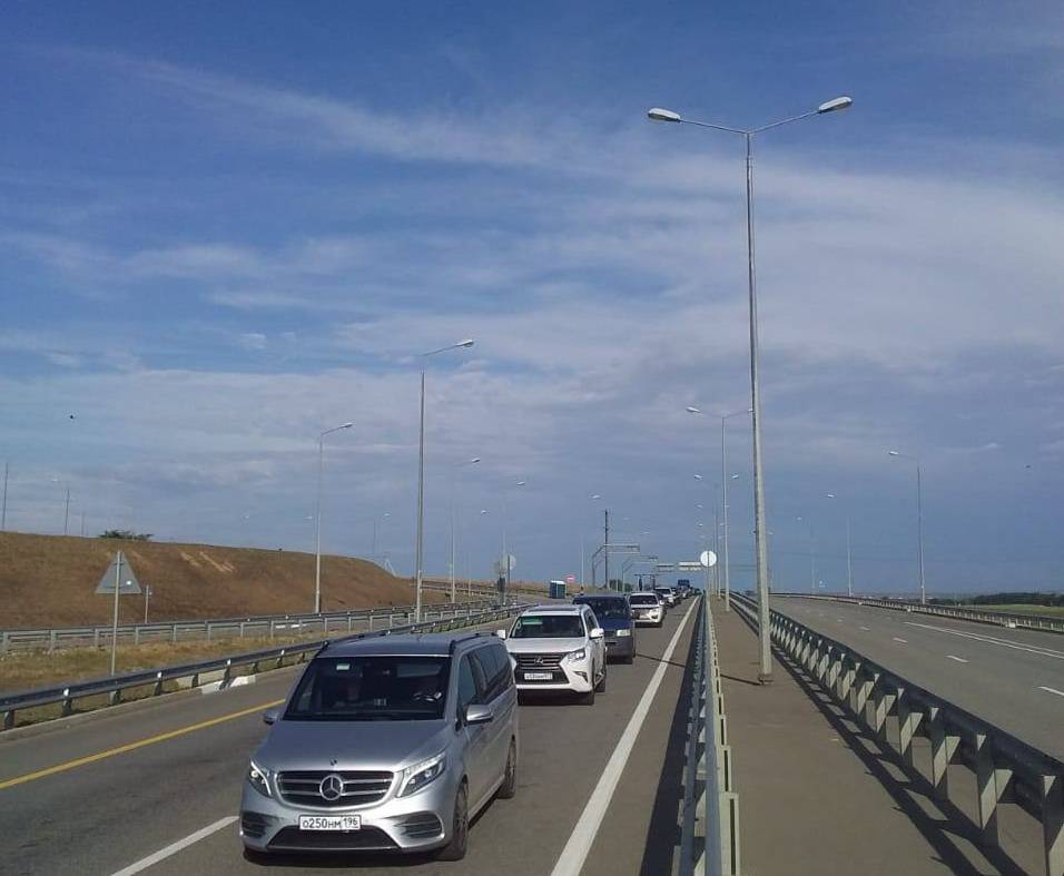 Автомобильная пробка на Крымском мосту в сторону полуострова увеличилась до 6,5 км