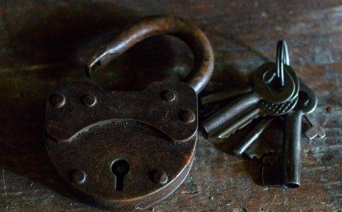 В Челябинской области женщина, похищенная психически нездоровым мужчиной 14 лет назад, случайно смогла спастись